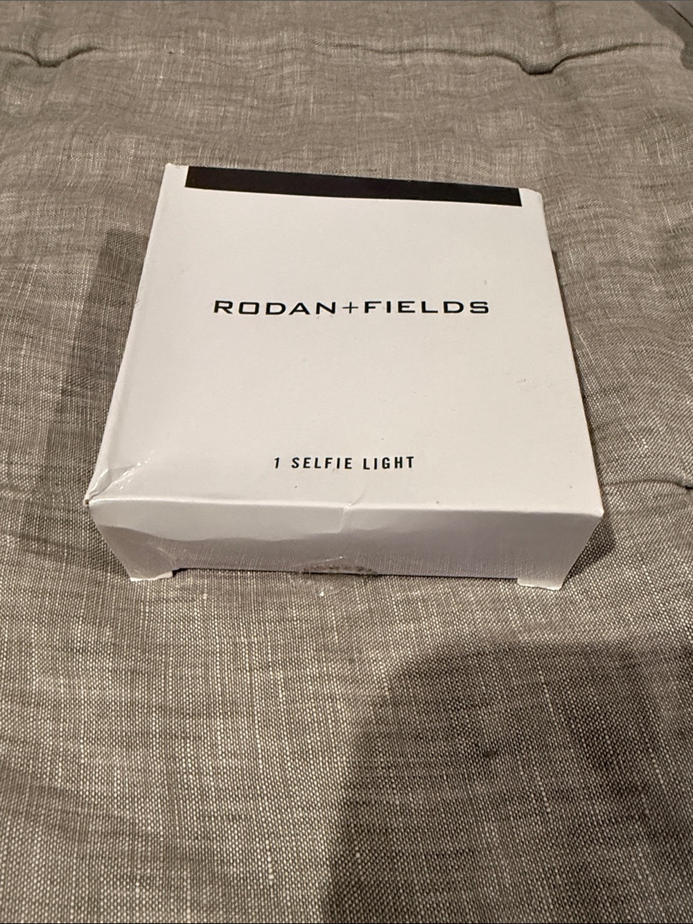 Rodan + Fields White Selfie Light